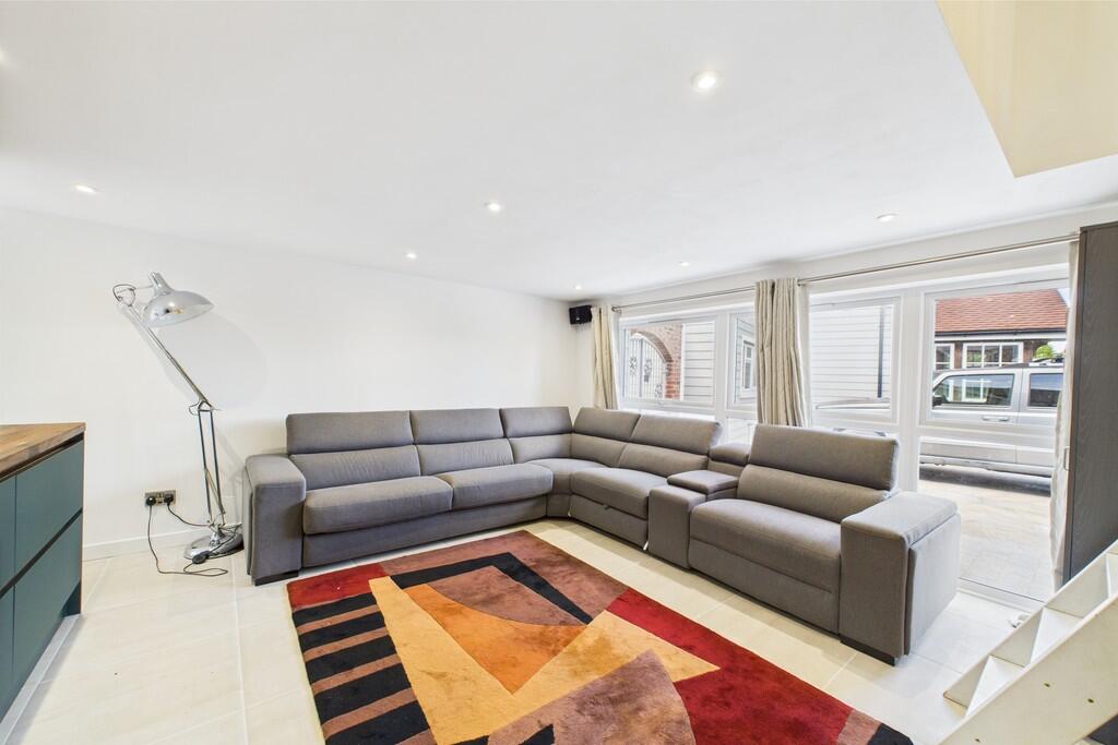 CAM01689G0-PR0470...