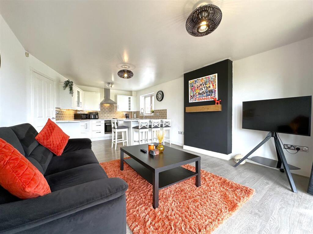 Wonderful Open-Plan Living Space 482