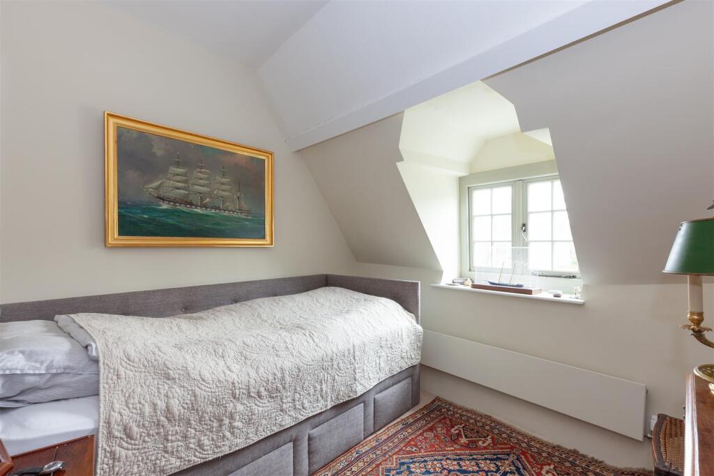 Bedroom 3 2.jpg