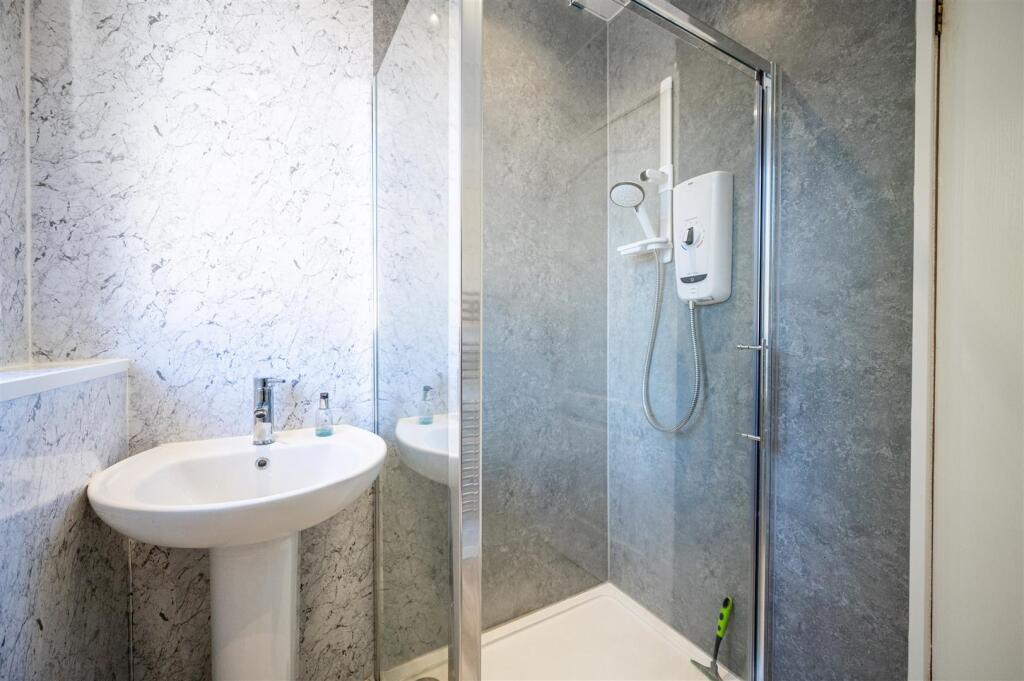 Bathroom (1).jpg