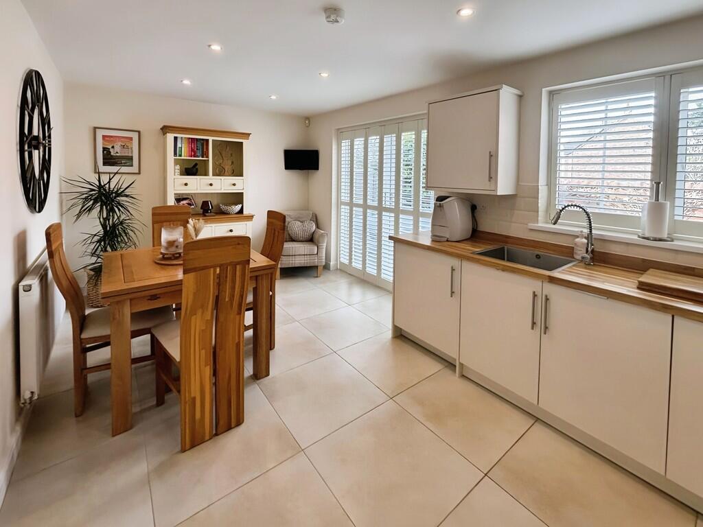 63347d47-WhatsApp...