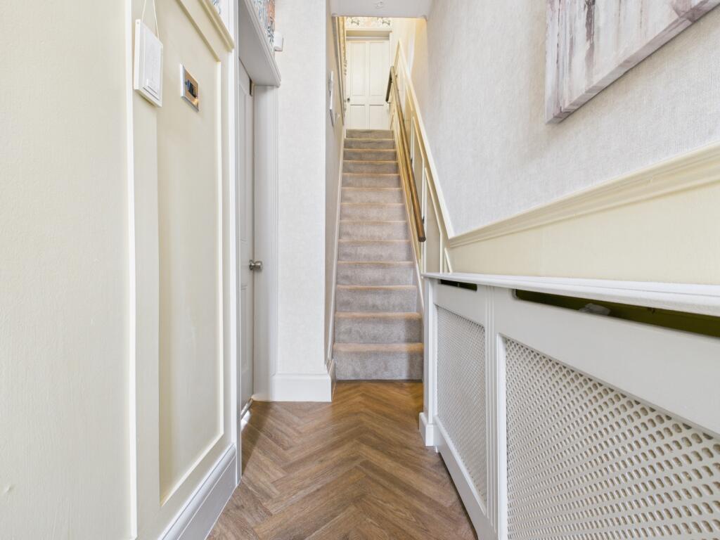 CAM03729G0-PR0161-STILL020