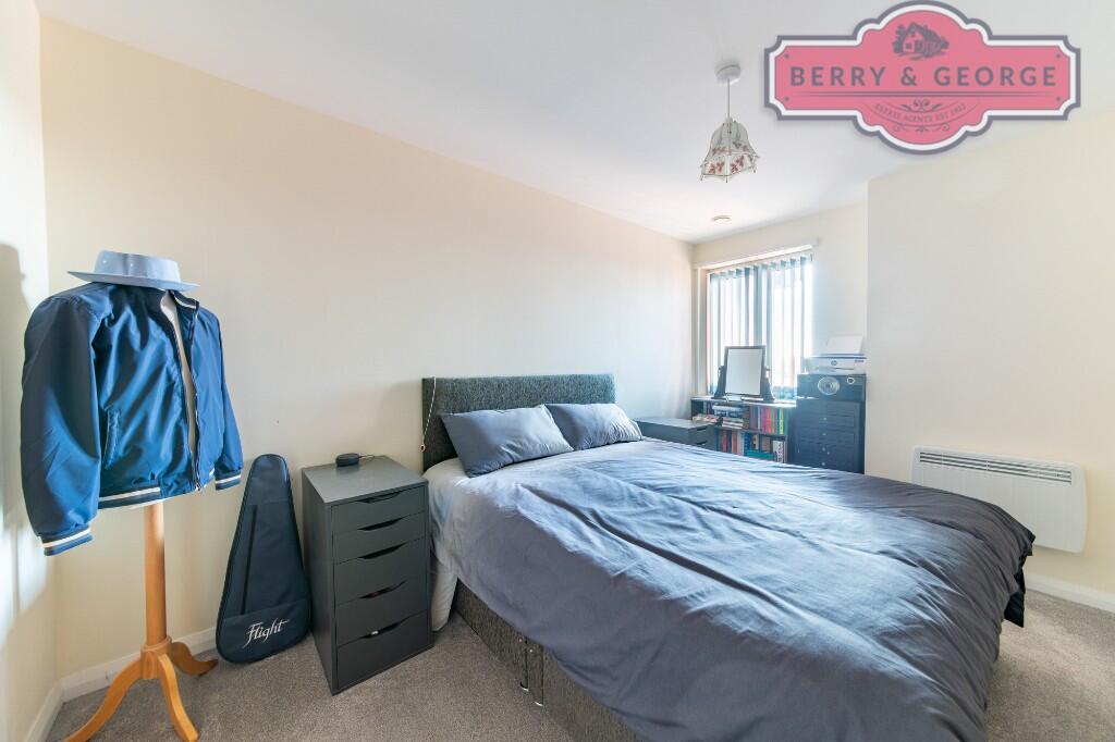 MAIN BEDROOM