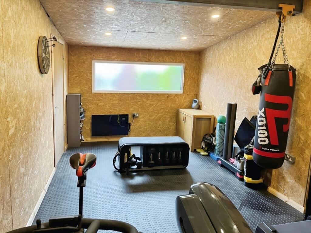 76b56c9e-gym 204.jpg