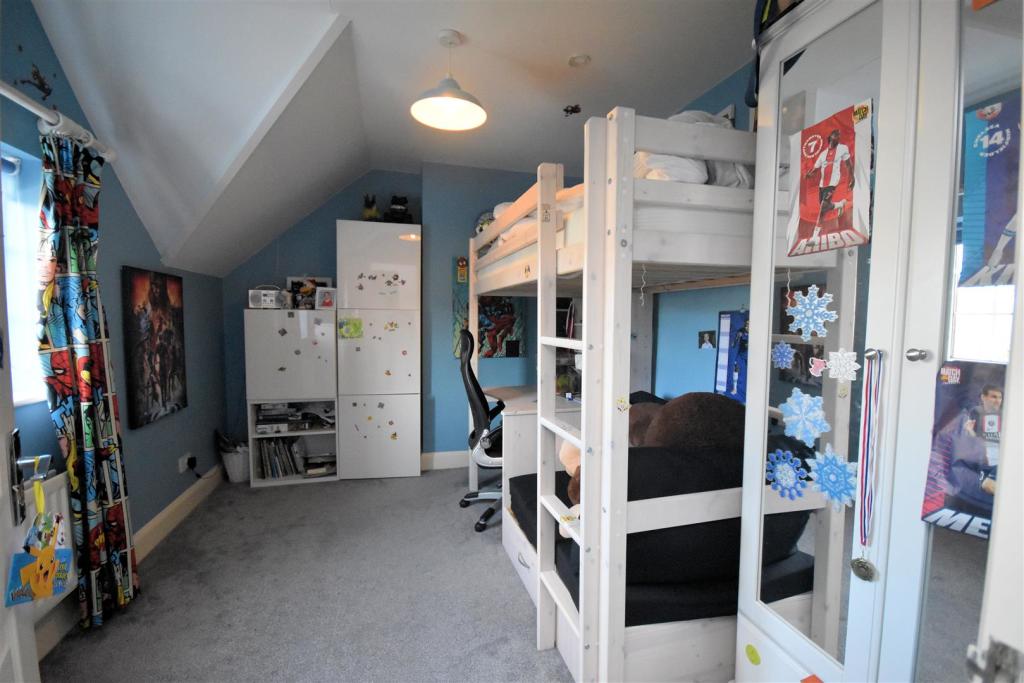 Bed 2.jpg