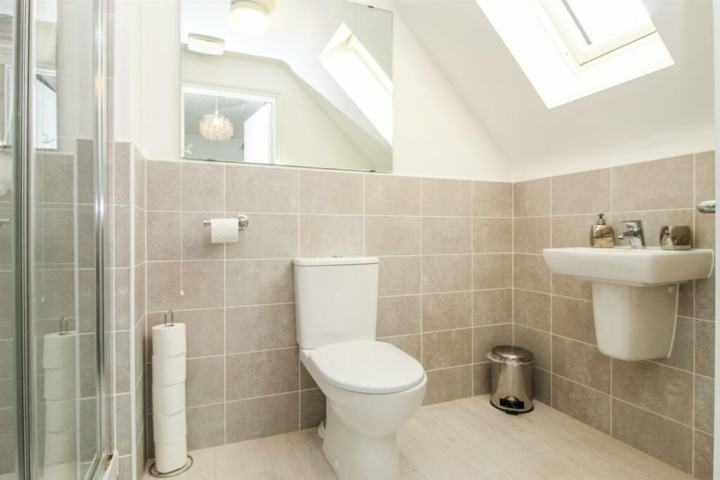 EN SUITE SHOWER ROOM/W.C.