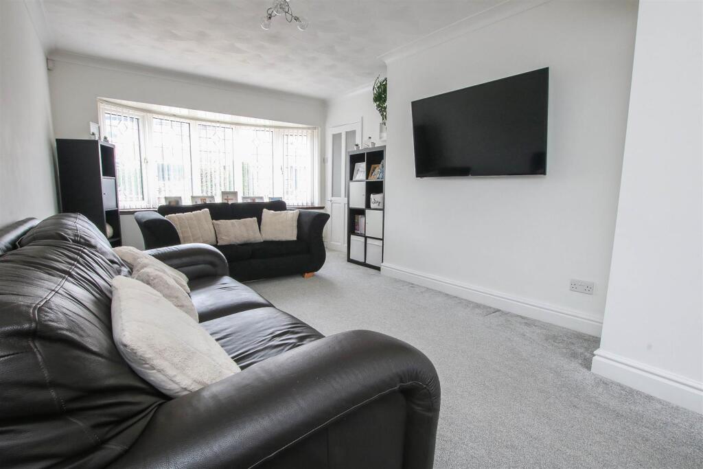 OPEN PLAN LIVING ROOM