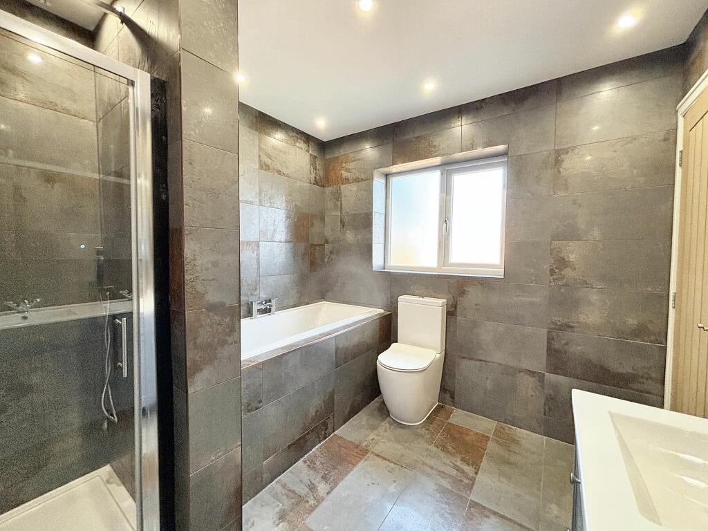 En-Suite Bathroom