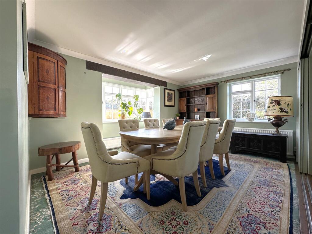 DUAL-ASPECT Dining Room 645