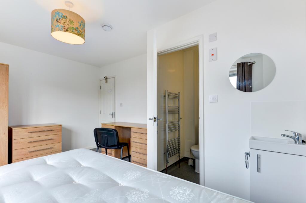 2 Bristol Gardens Bedroom 4