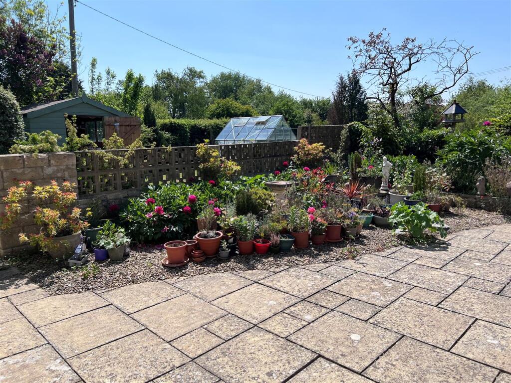 Rear garden 3.jpg