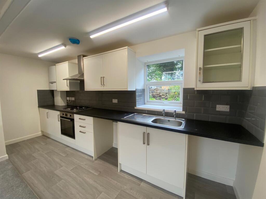 KITCHEN 2.jpg