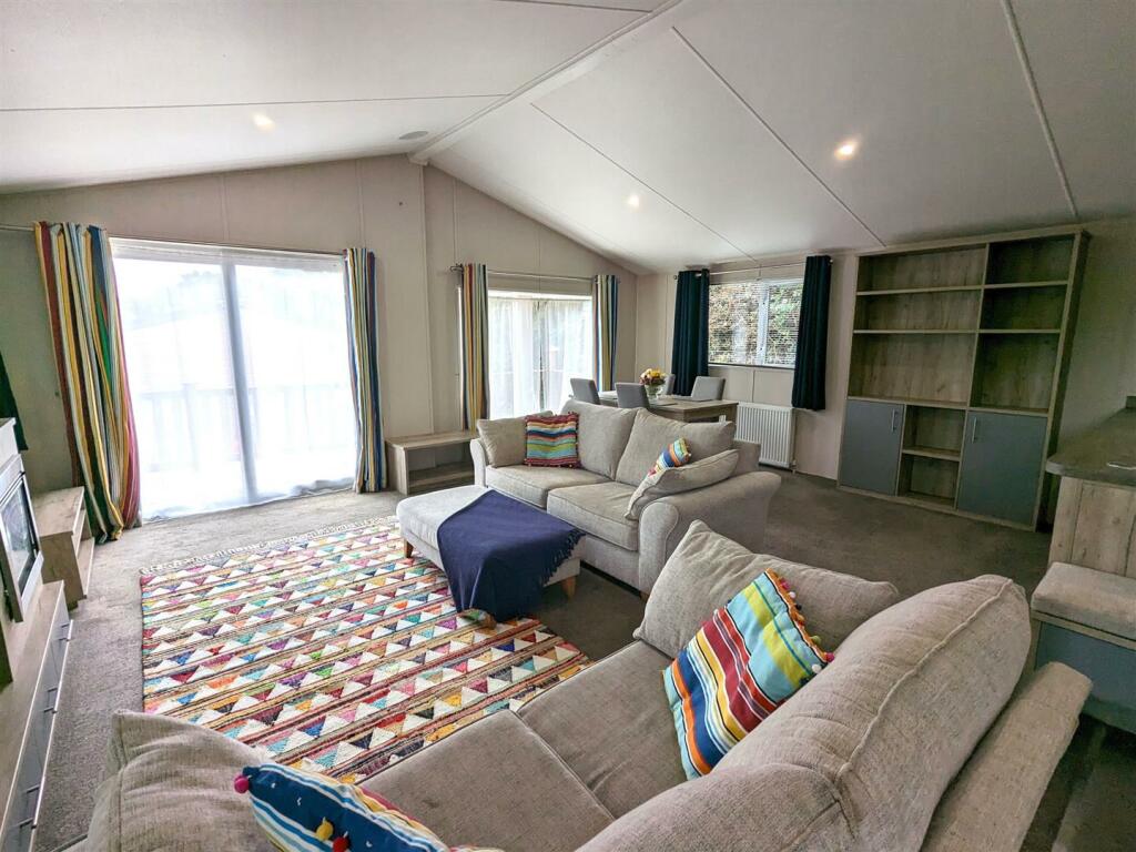 Open Plan Living 6.jpg