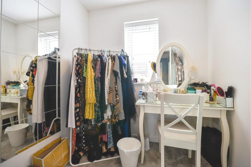 Dressing Room/Bed 4