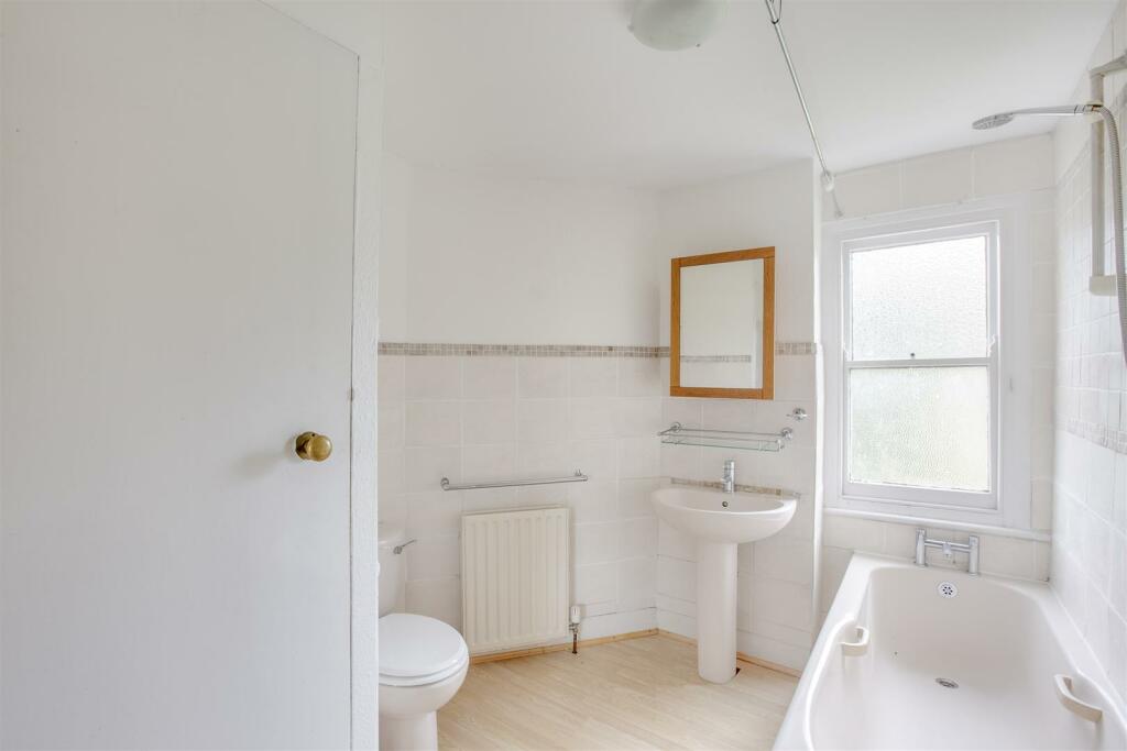 87 Totteridge Avenue, HP13 6XG-5.jpg