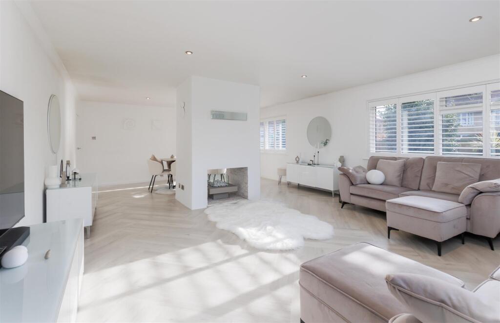 Sitting/Dining Room 2