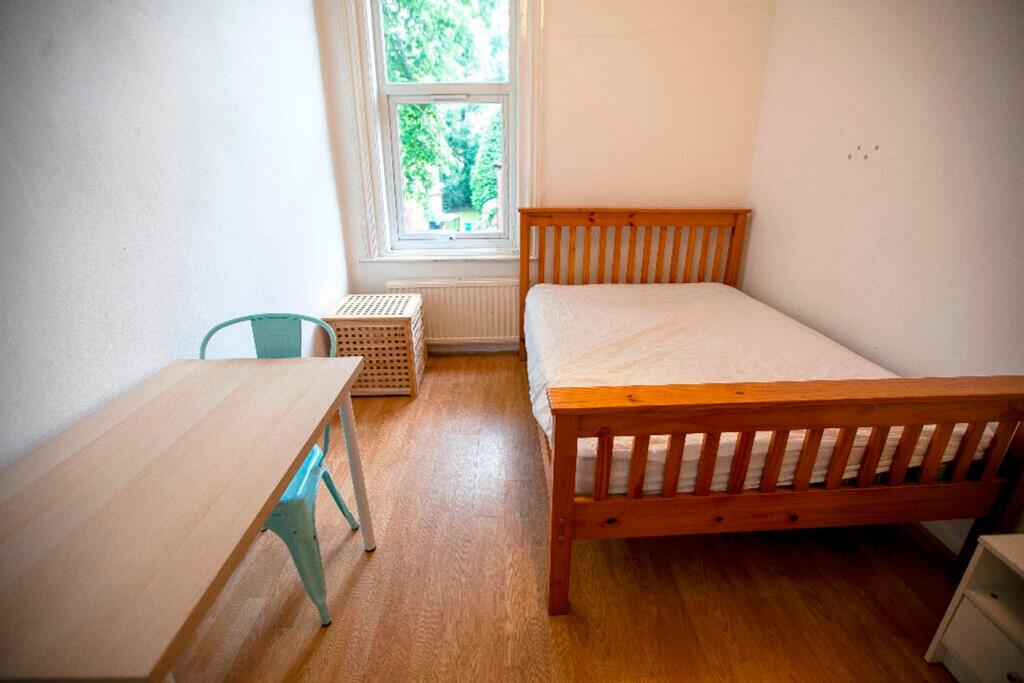 A bright and inviting double bedroom with a com...