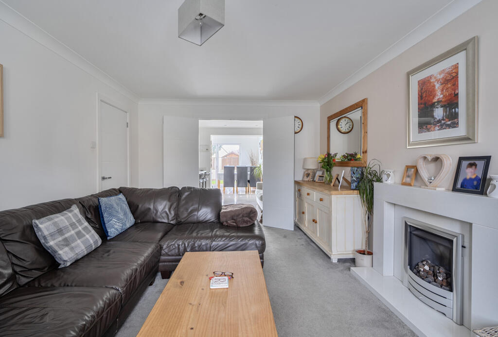 1387112-8-693ff1c...