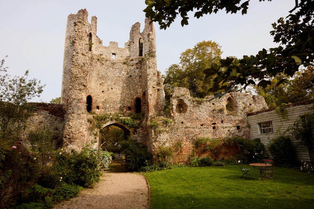 314473 - INIGO_METTINGHAM CASTLE_01.JPG
