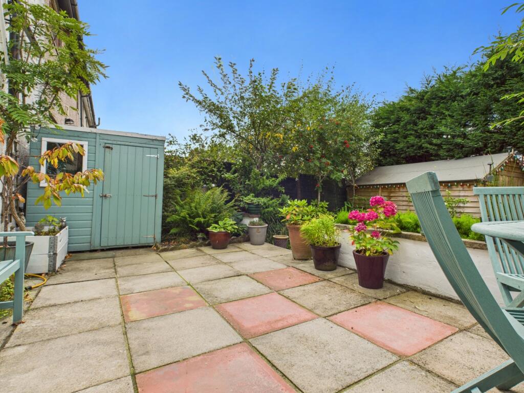 CAM03729G0-PR0127-STILL019