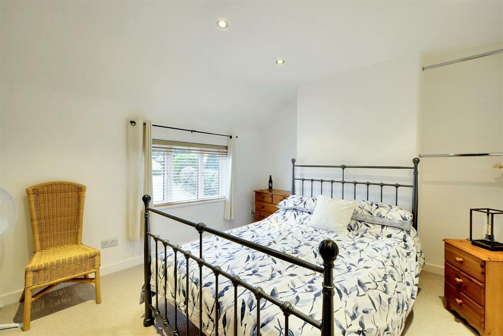 Bedroom 1_1.jpeg