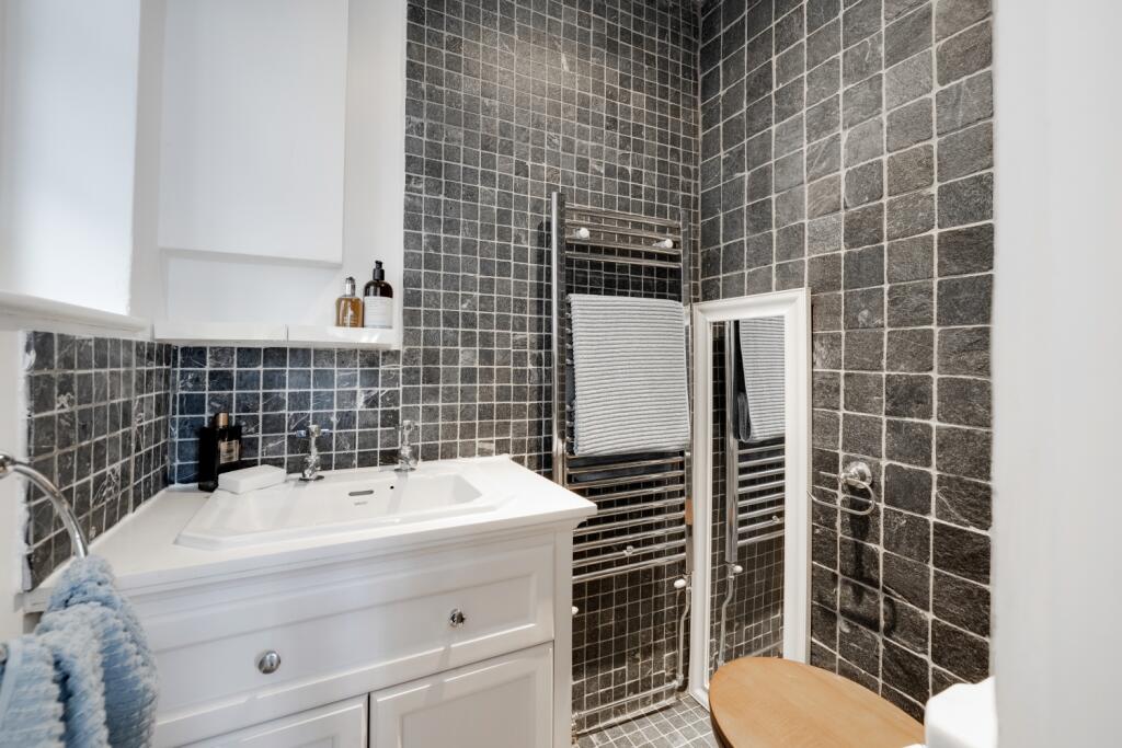 Bedroom 2 en-suite