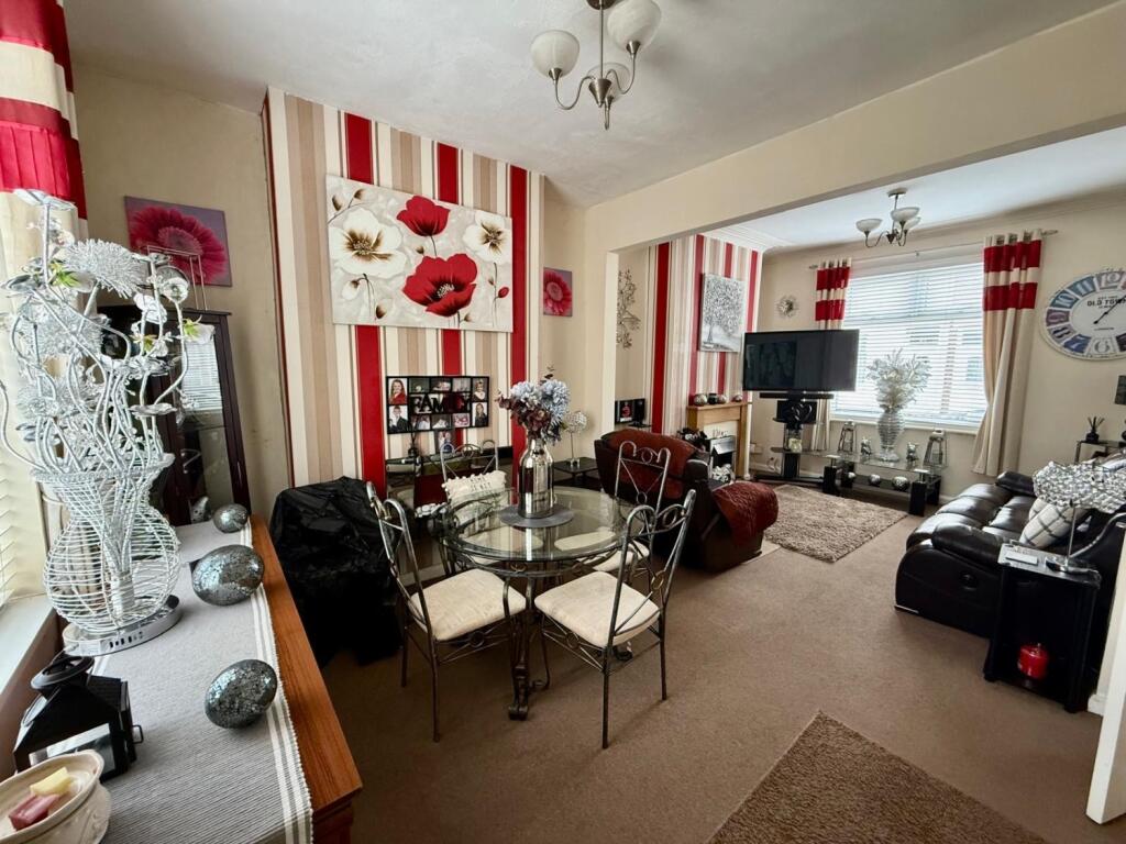 42 topcliffe lounge through