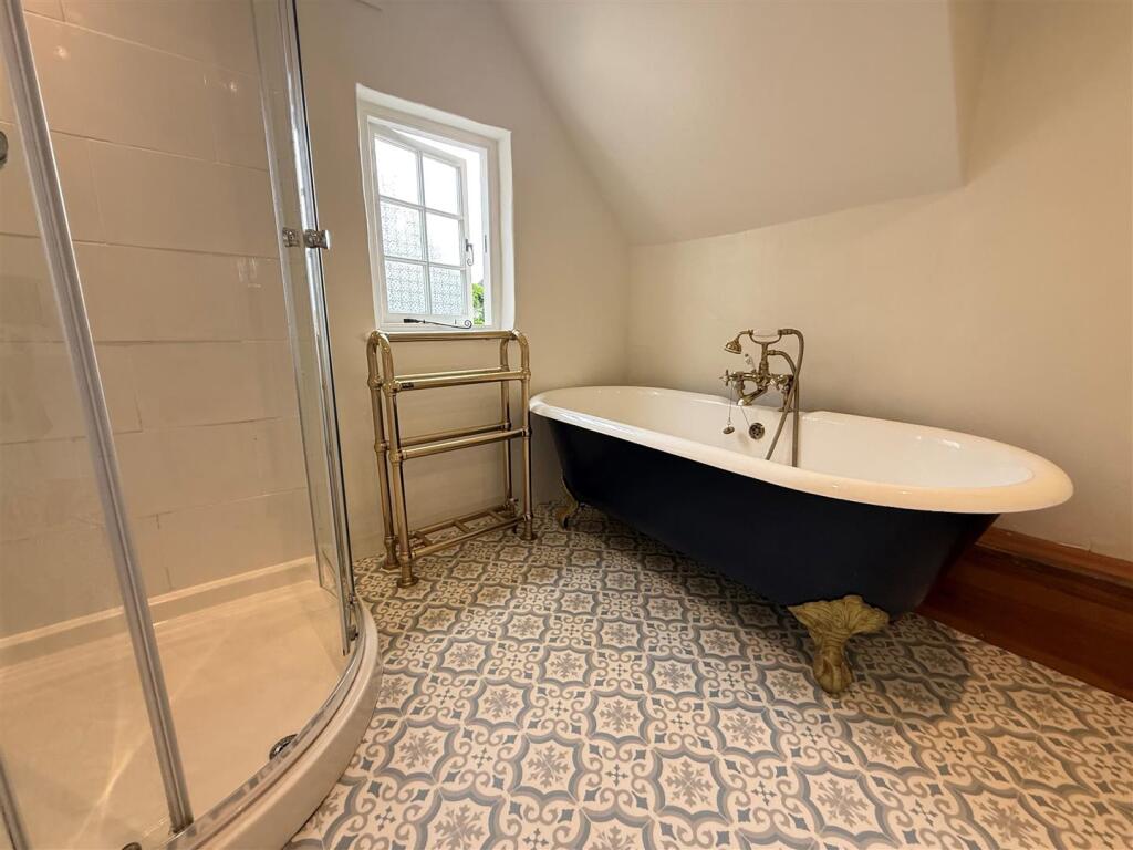 chapel road bathromo.jpg