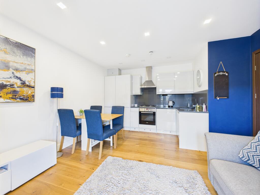 CAM02119G0-PR0441-STILL001