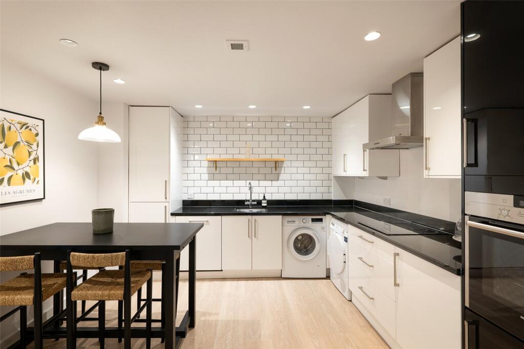 Eat-In Kitchen