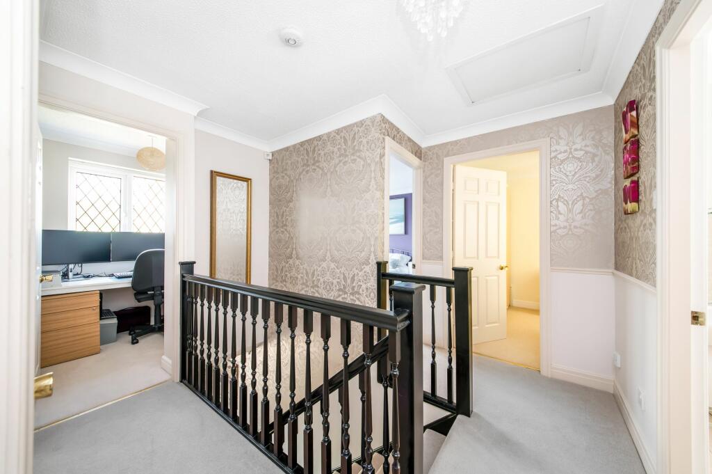 FIRST FLOOR LANDING