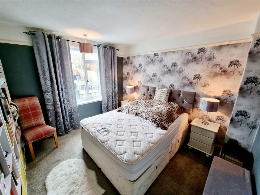 Bed 2.jpg