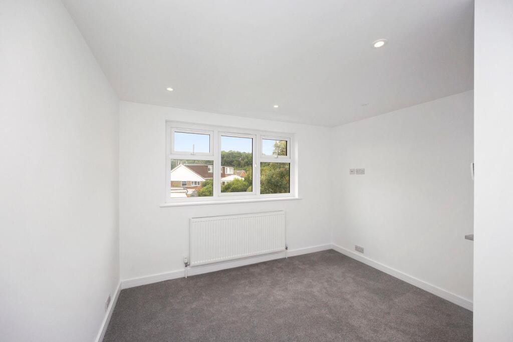 Cowdens Close 1a BEDROOM.jpeg