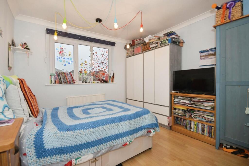 BED 2 01.jpg