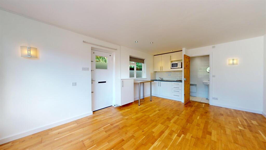 Hawthorn Road Hawthorn Flatlets 9 Bedsitting Room.