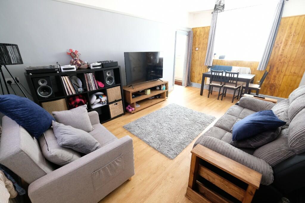 SITTING/DINING ROOM