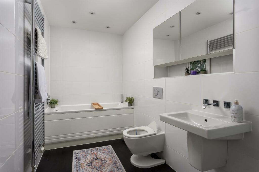20 - 9 Gabell Road - GL53 9FA - Web.jpg