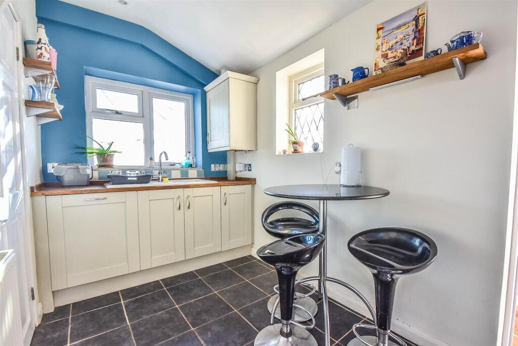 KITCHEN/BREAKFAST ROOM