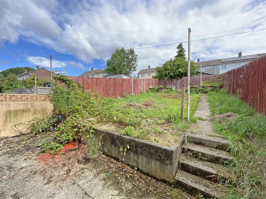 Macauley Crescent 15 - Patio.jpg