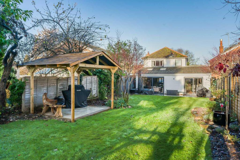 Farthings, Badby Road West