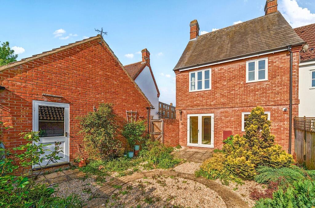 Rear SW Facing Garde