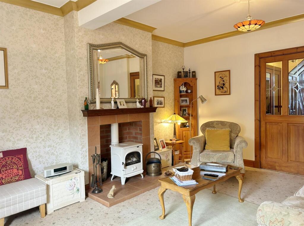 Feature stove