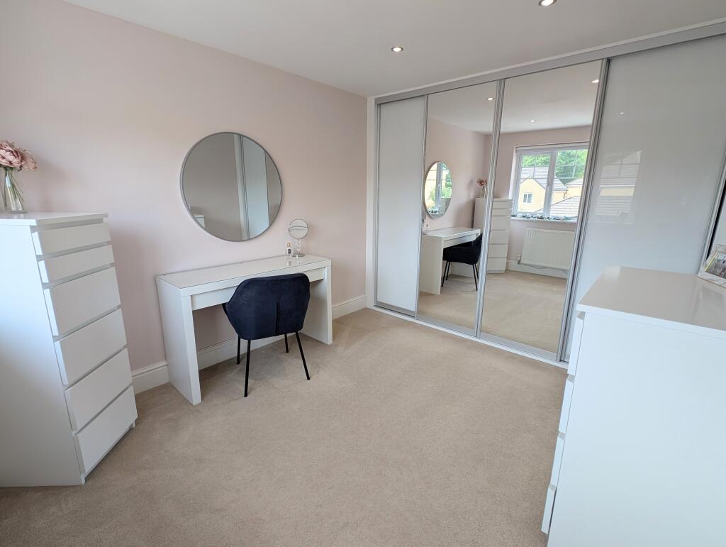 Dressing Room - Bedroom 2