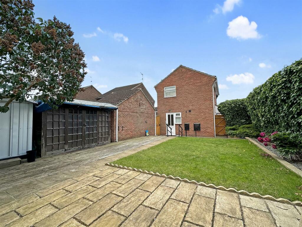 Rear/Side Aspect 901