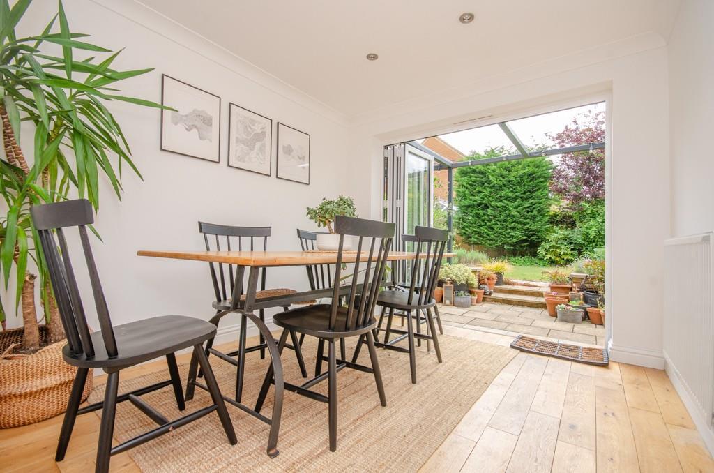 Dining room pic 3.jpg