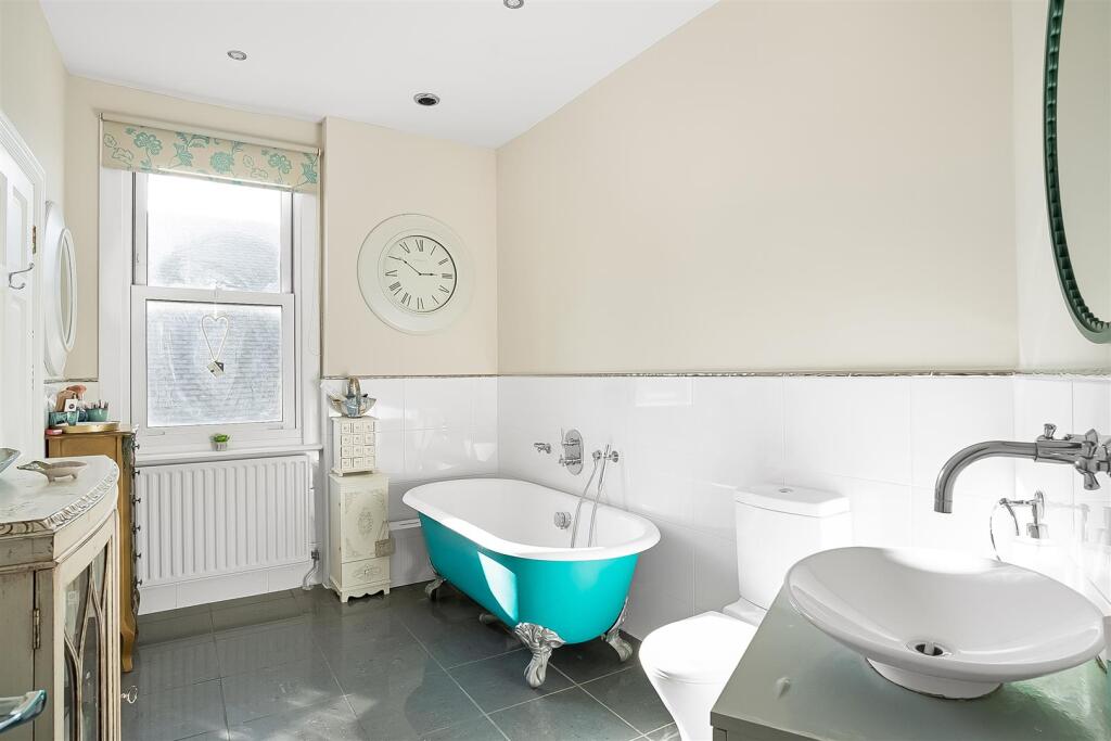 Jack &amp; Gill Bathroom
