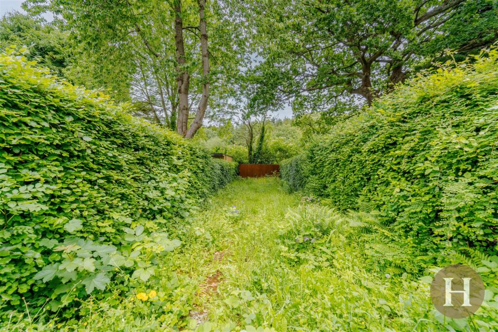 Hadleigh Estate Agents-26.jpg