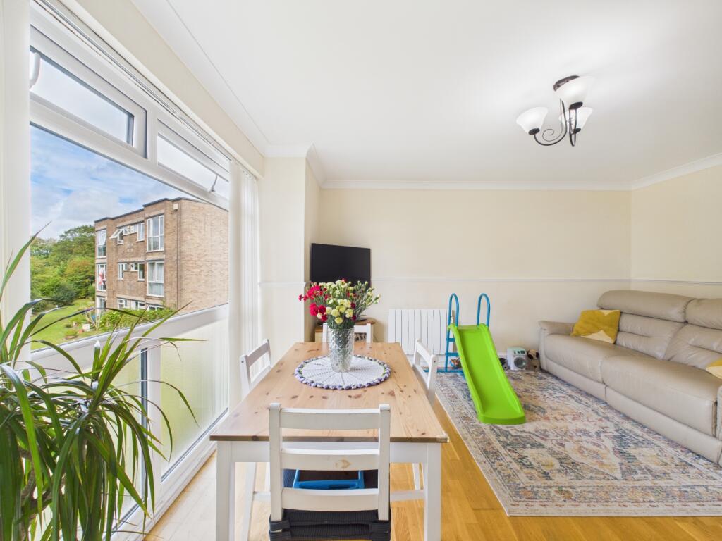 CAM02023G0-PR0168-STILL017