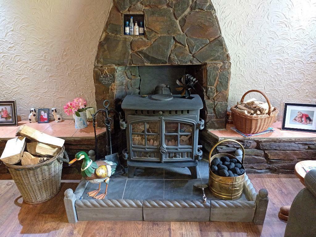 Lounge Wood-burner