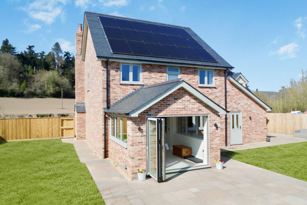 Generous Modern Detached Family Home